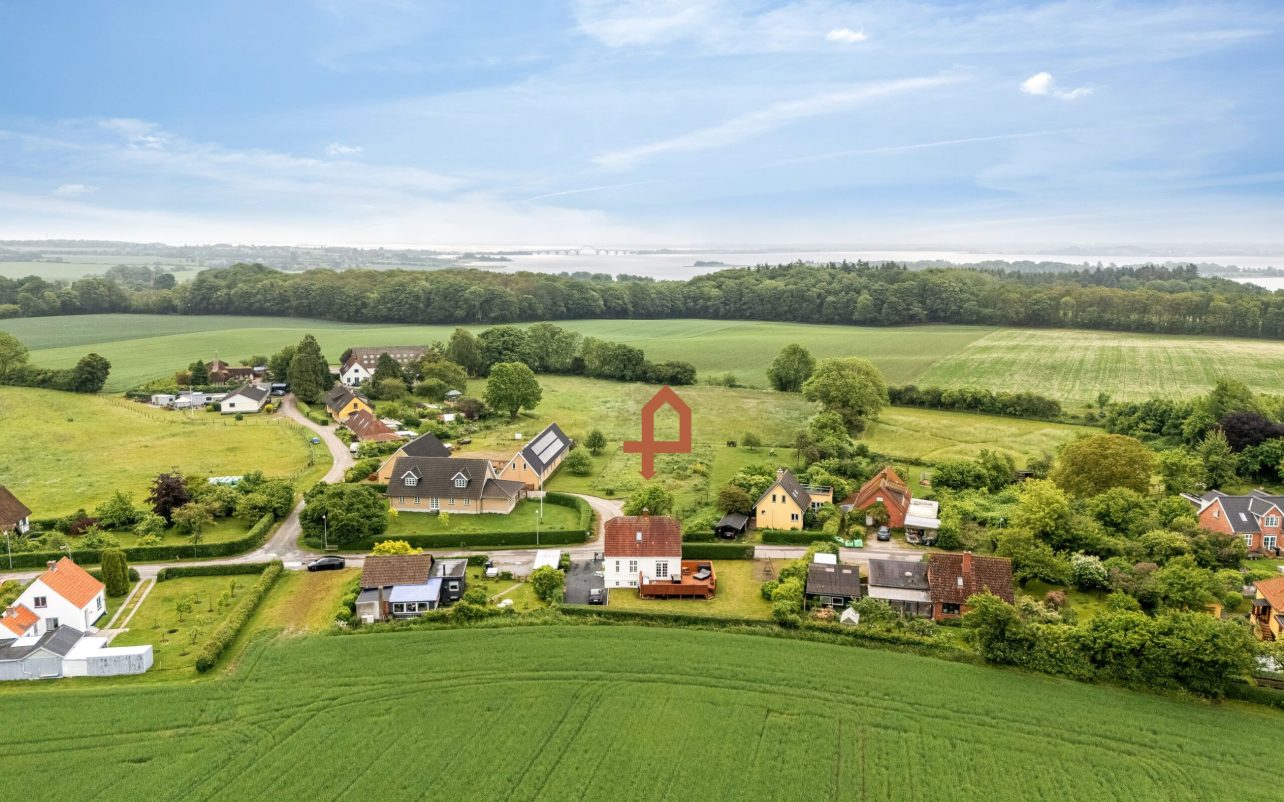 Ejendommen og omgivelserne