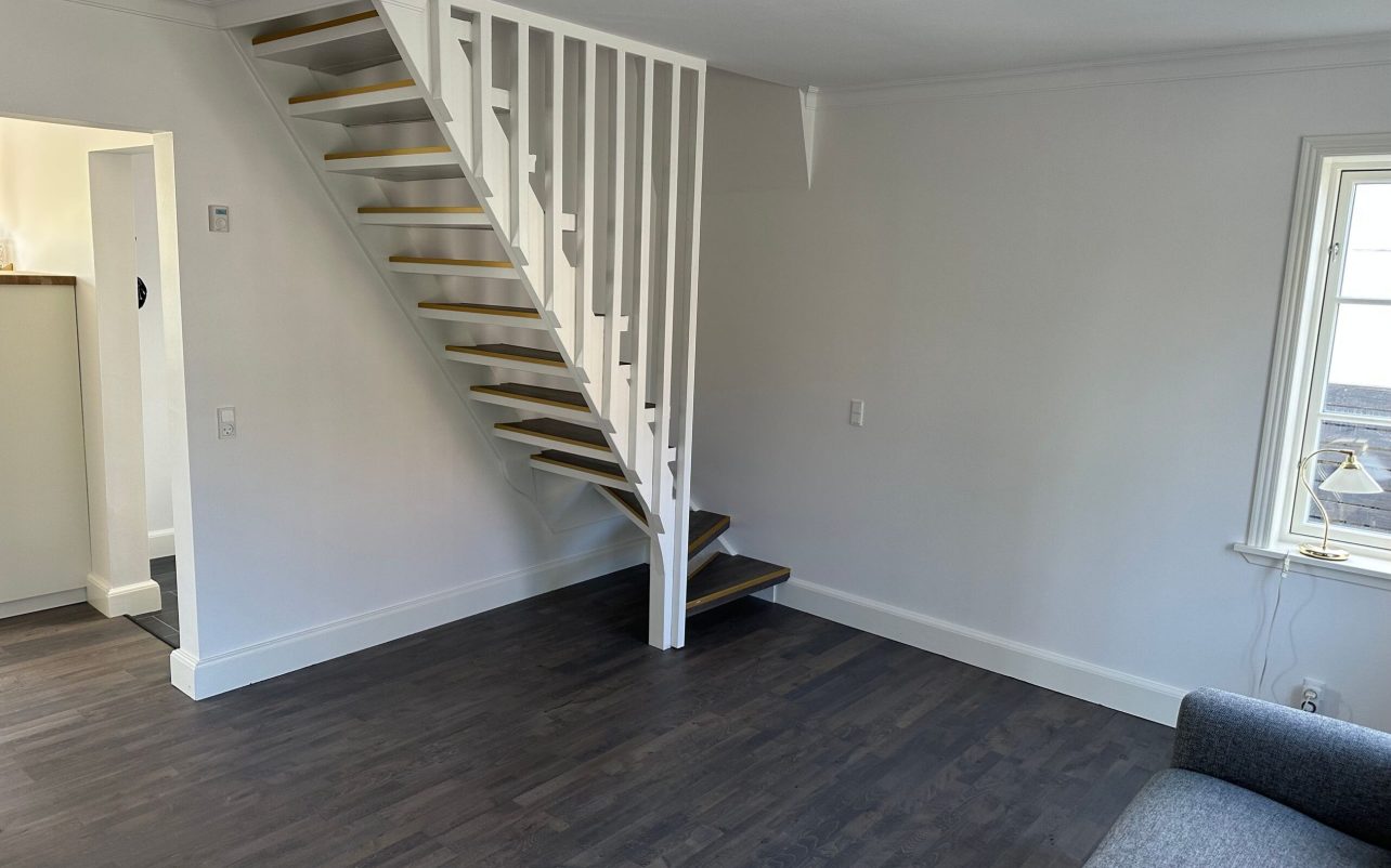 Stue med trappe til 1.salen