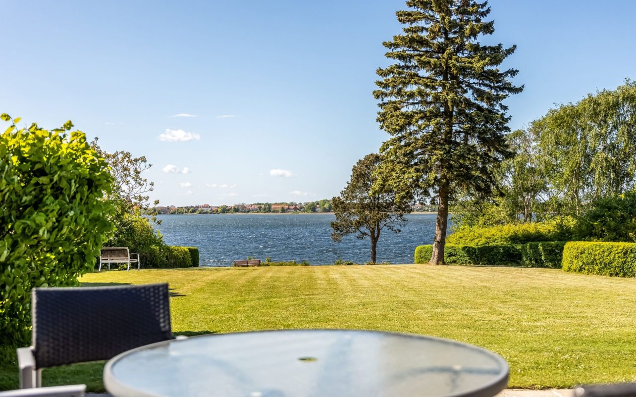 Terrasse ud mod vandet