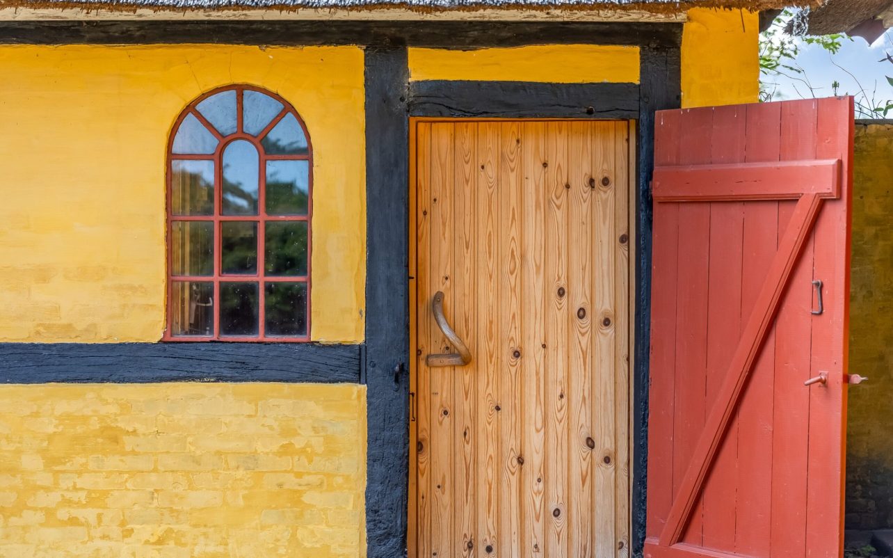 Indgang til bruserum og sauna